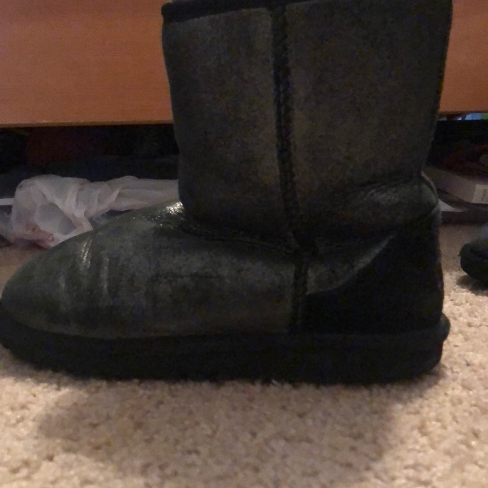 Ugg - Picture 2 of 8